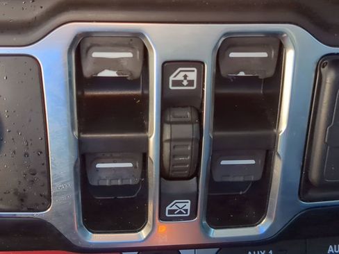 Used 2024 Jeep Wrangler Unlimited Rubicon image 31