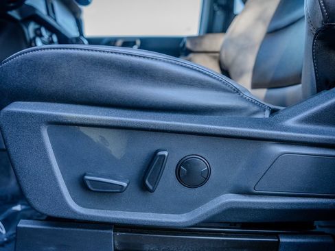 Used 2025 Ford Bronco Badlands image 16