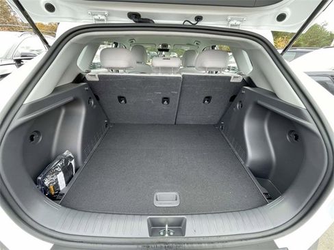 Certified 2025 Hyundai Kona SE image 8