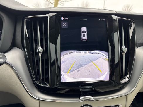 Used 2024 Volvo XC60 B5 Core w/ Climate Package image 12