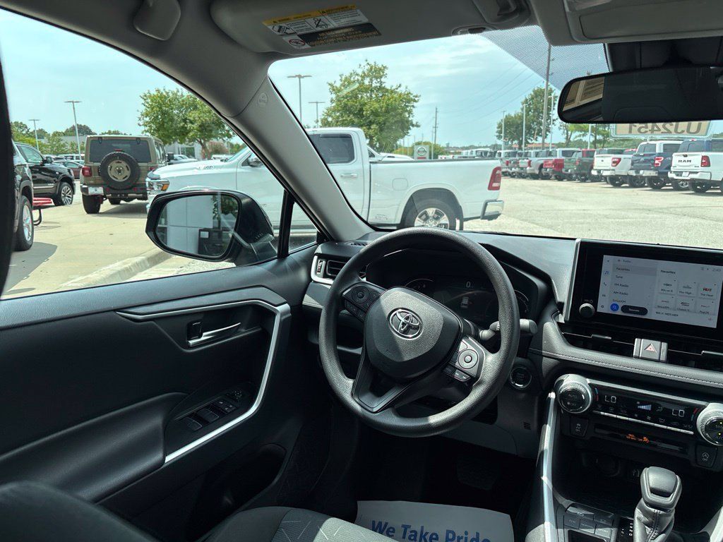 Used 2025 Toyota RAV4 XLE FWD image 26