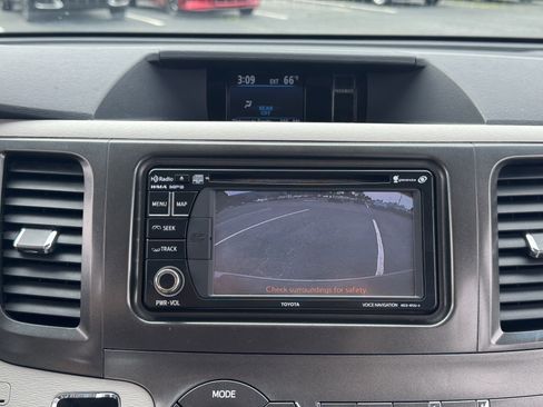 Used 2014 Toyota Sienna XLE w/ Entertainment Package FWD image 27