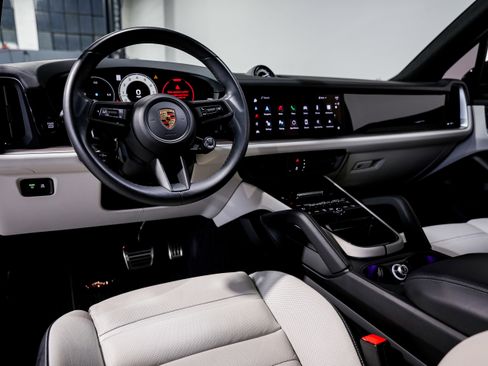 Used 2024 Porsche Cayenne S image 10