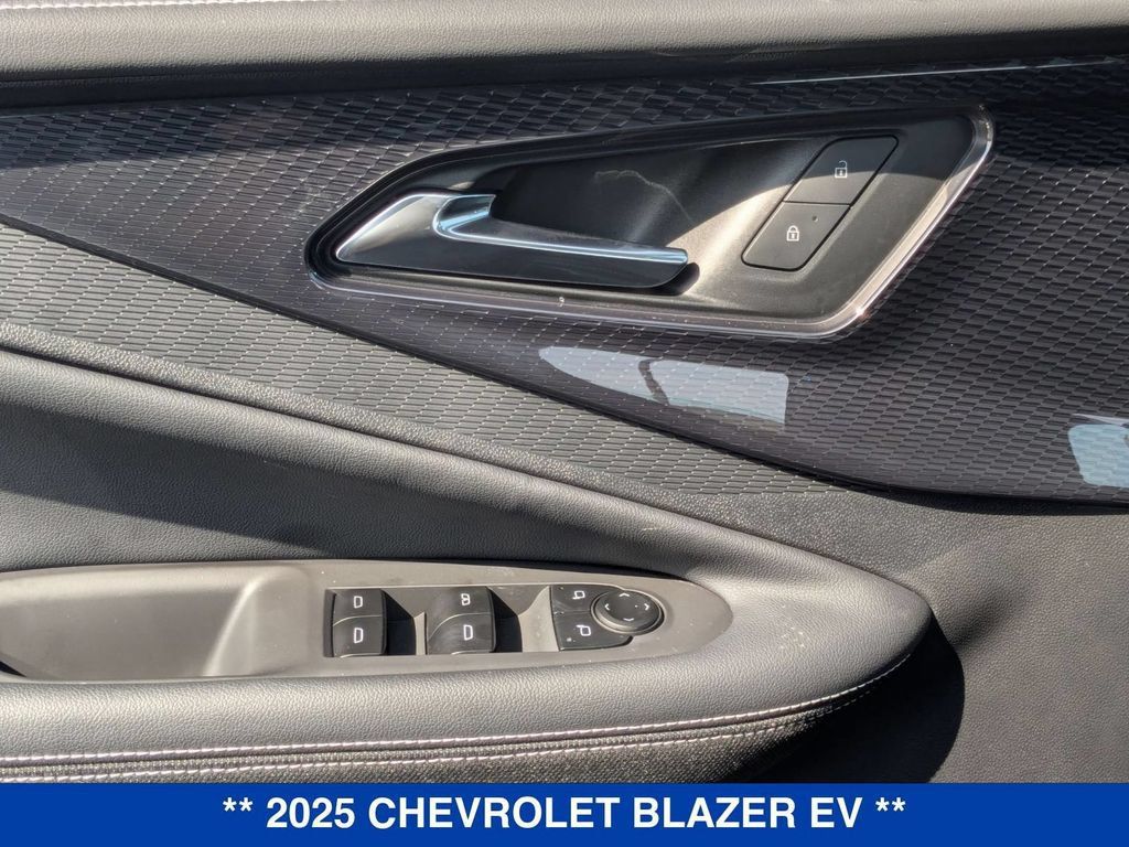 New 2025 Chevrolet Blazer EV LT AWD/4WD image 11