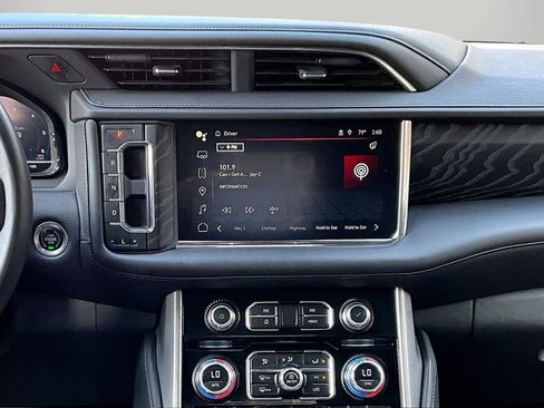 Used 2023 GMC Yukon Denali image 12