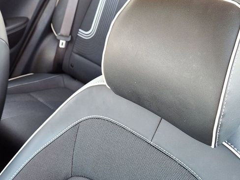 Used 2024 Hyundai Venue Limited image 15