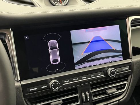 Used 2021 Porsche Macan image 22
