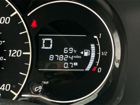 Used 2016 Nissan Versa Note SR image 30