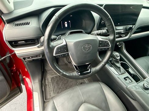 Used 2024 Toyota Grand Highlander Platinum image 12