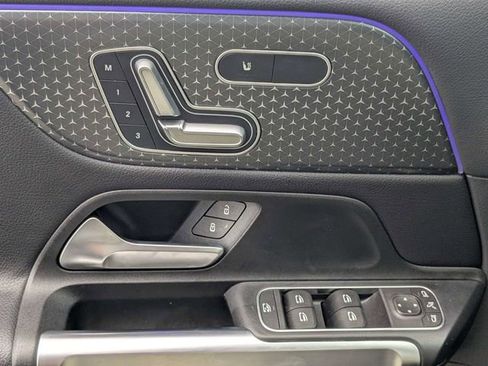 Used 2025 Mercedes-Benz GLB 250 image 19