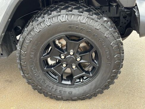 Used 2022 Jeep Gladiator Willys image 27