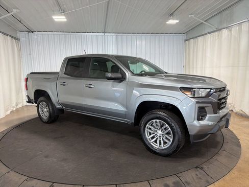 Certified 2024 Chevrolet Colorado LT w/ LT Convenience Package II AWD/4WD image 11