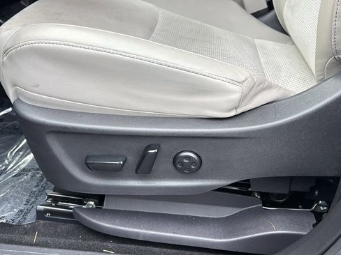 Certified 2023 Nissan Ariya FWD image 17