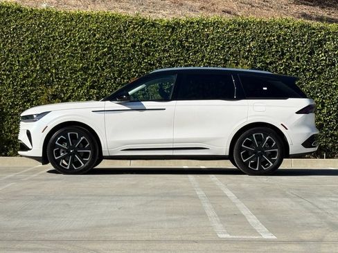 Used 2025 Lincoln Nautilus Reserve AWD/4WD image 7