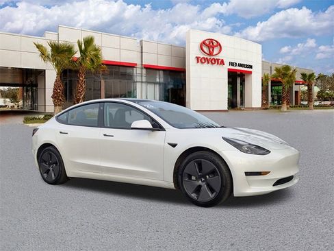 Used 2023 Tesla Model 3 Standard Range image 2
