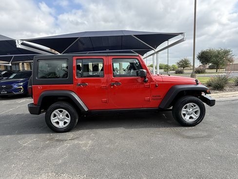 Used 2016 Jeep Wrangler Unlimited Sport w/ Connectivity Group AWD/4WD image 8