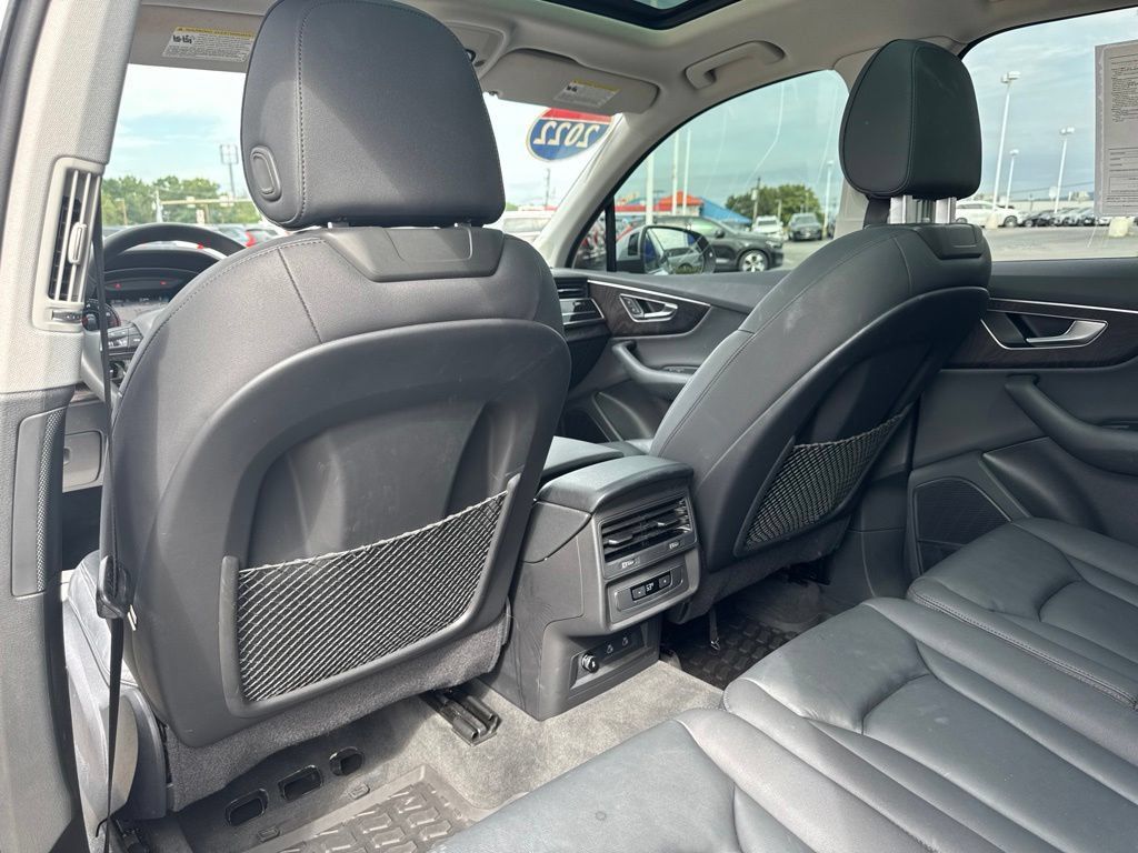 Used 2022 Audi Q7 3.0T Premium Plus AWD/4WD image 38