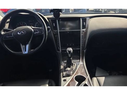Used 2019 INFINITI Q50 Luxe w/ Essential Package (3.0T Luxe) AWD/4WD image 5