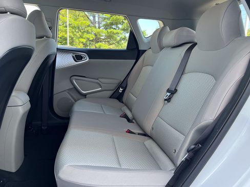 Used 2025 Kia Soul LX w/ LX Technology Package FWD image 25