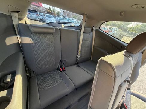Used 2011 Chevrolet Traverse LS FWD image 19