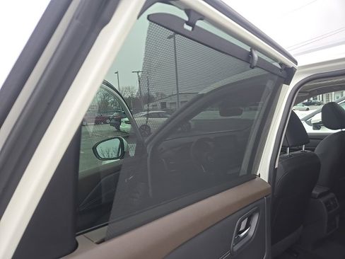 Certified 2023 Nissan Rogue SL w/ SL Premium Package image 38