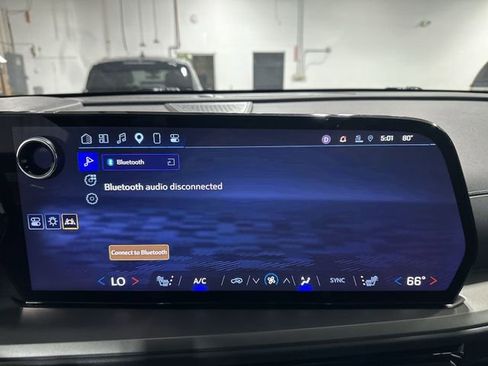 Used 2024 Chevrolet Traverse LT w/ Enhanced Driving Package FWD image 30