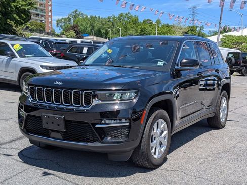 Used 2023 Jeep Grand Cherokee Limited AWD/4WD image 1