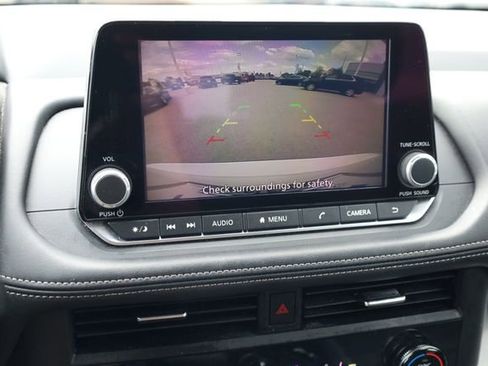 Used 2025 Nissan Rogue SV image 21