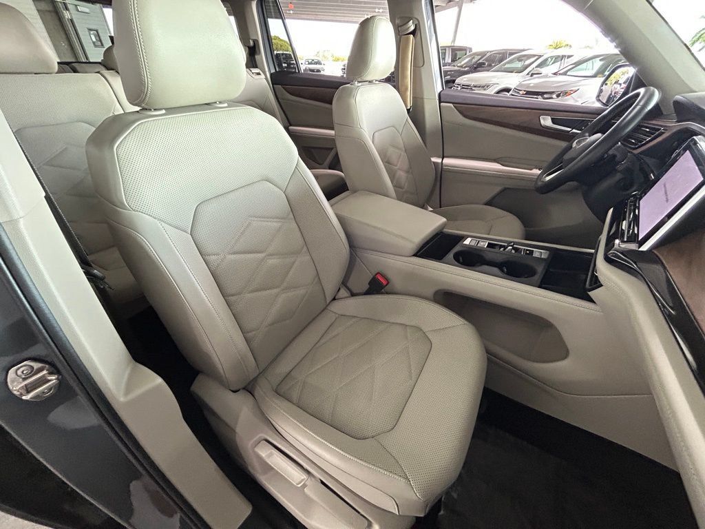 Used 2024 Volkswagen Atlas SE FWD image 35