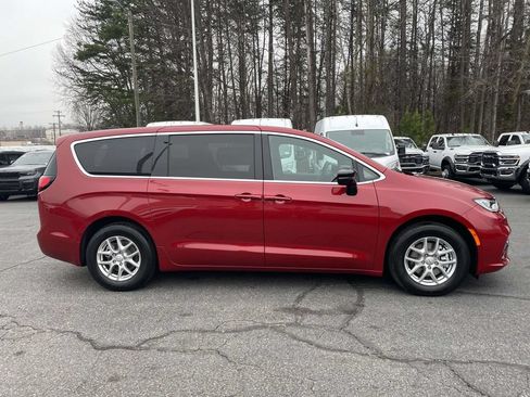 New 2026 Chrysler Pacifica Select FWD image 8
