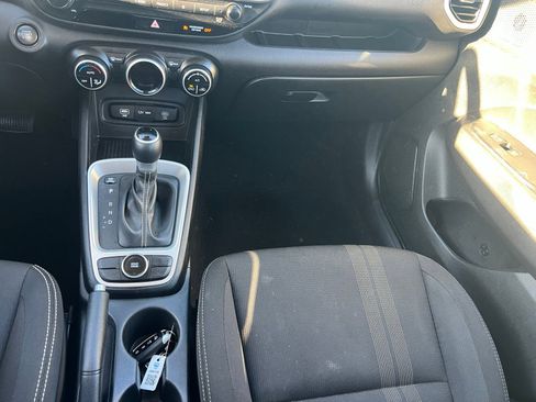 Certified 2025 Hyundai Venue SEL image 33