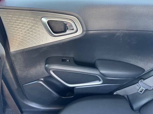 Used 2022 Kia Soul LX FWD image 15