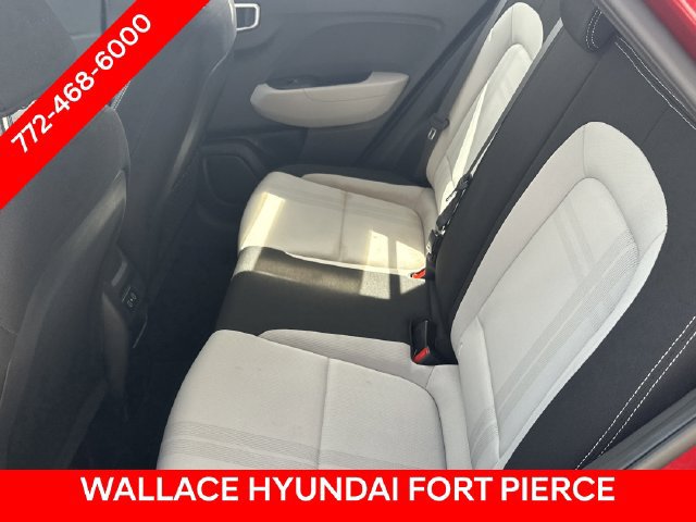 Used 2025 Hyundai Venue SEL FWD image 14