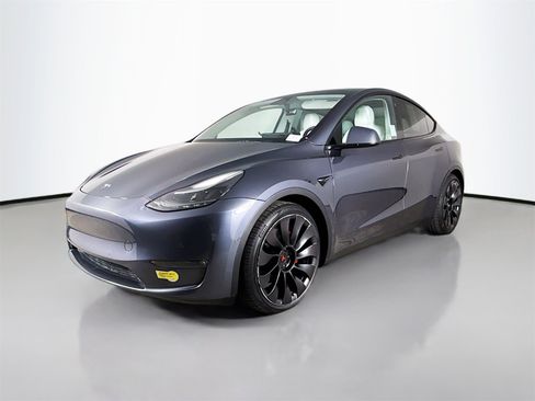 Used 2022 Tesla Model Y Performance image 3
