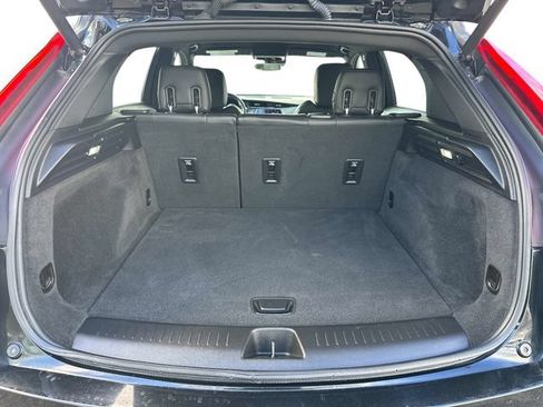 Used 2022 Cadillac XT4 Luxury w/ Trailering Package AWD/4WD image 9