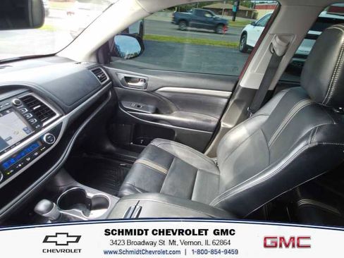 Used 2018 Toyota Highlander SE FWD image 18