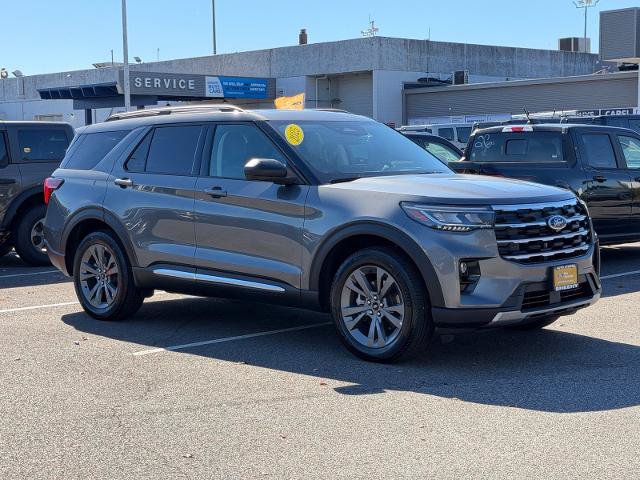 Certified 2025 Ford Explorer Active w/ Active Comfort Package AWD/4WD image 1