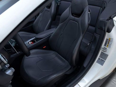 Used 2019 Ferrari Portofino RWD image 31