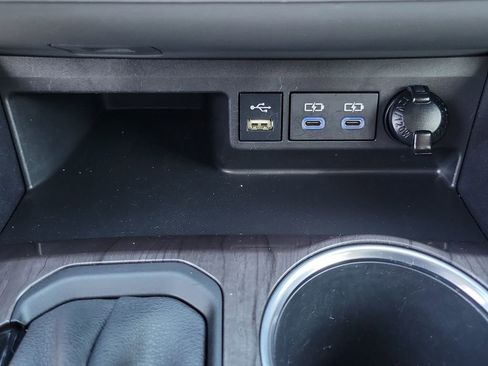 Used 2022 Toyota Highlander Limited FWD image 13
