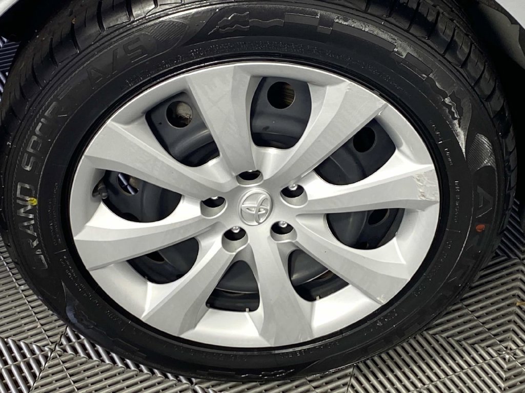 Used 2023 Toyota Corolla LE w/ Carpet Mat Package (TMS) FWD image 28