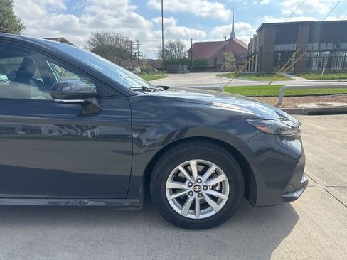 Used 2025 Toyota Camry LE image 7
