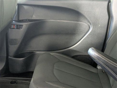 Used 2018 Chrysler Pacifica Touring Plus w/ S Appearance Package image 29