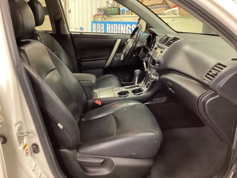 Used 2013 Toyota Highlander SE image 30