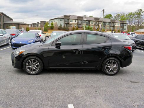 Used 2019 Toyota Yaris LE image 10