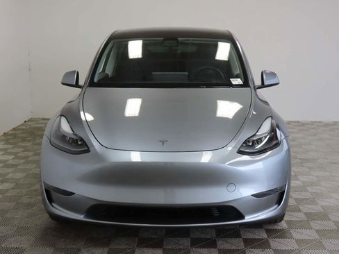 Used 2025 Tesla Model Y Long Range AWD/4WD image 2