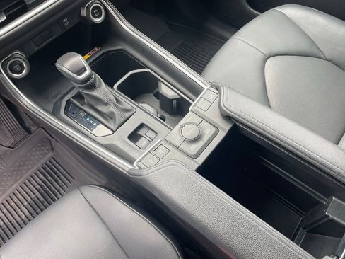 Used 2024 Toyota Grand Highlander XLE image 9