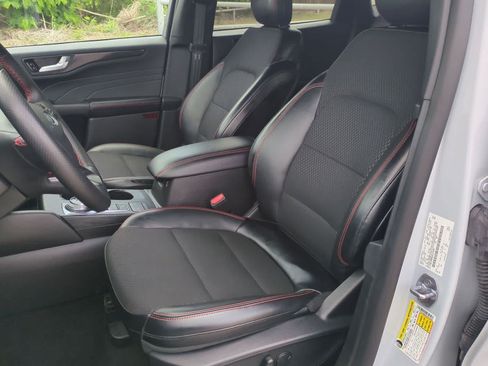 Used 2025 Ford Escape ST-Line FWD image 18