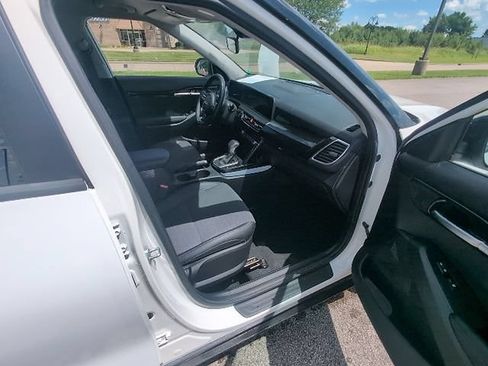 Used 2025 Kia Seltos S FWD image 3