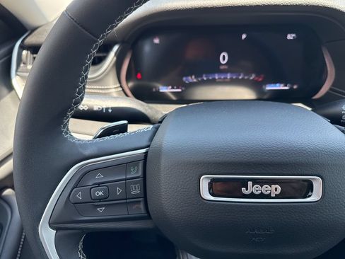 Used 2023 Jeep Grand Cherokee L Laredo AWD/4WD image 26