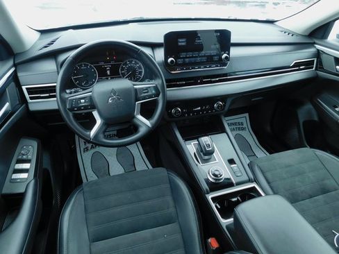 Used 2024 Mitsubishi Outlander SE image 23